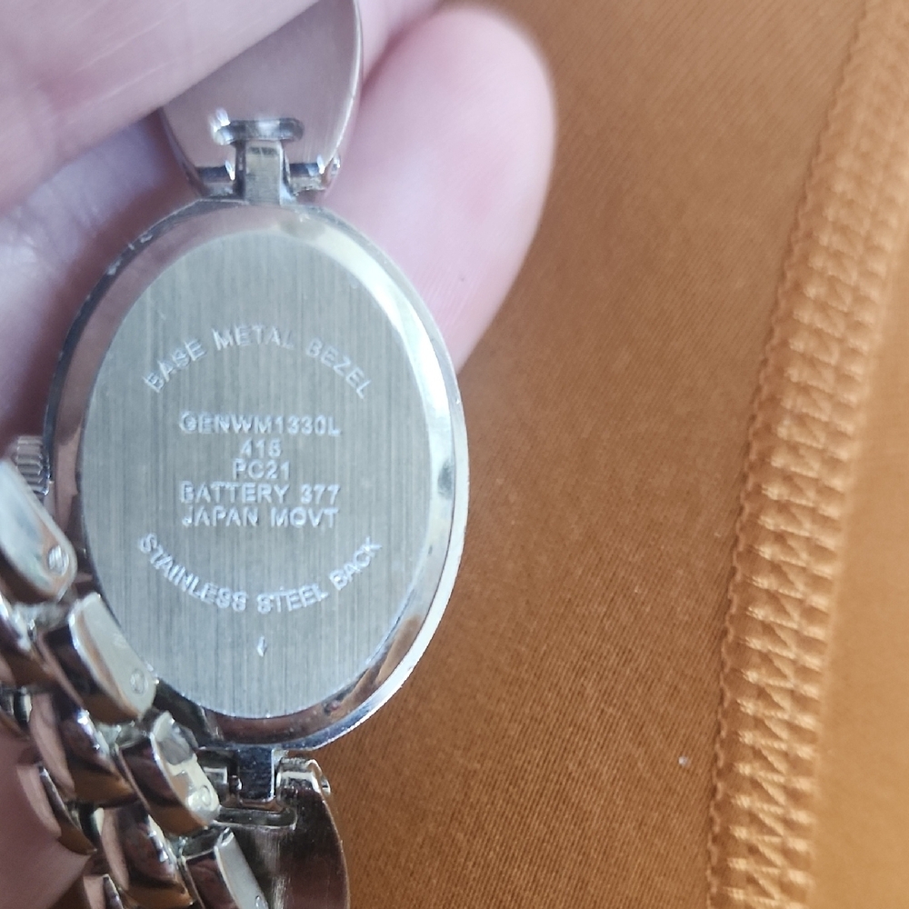 Silver and Howlite Women's Quartz Watch - Picture 3 of 3
